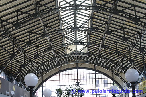 Inside the covered market in Pula