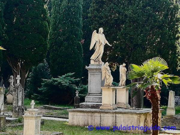 Cimitero Marinai Statua